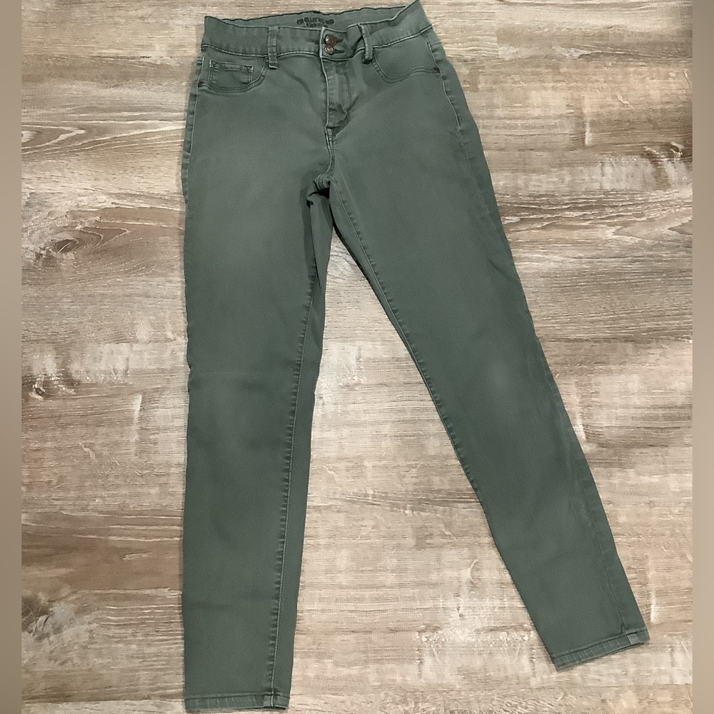 Womens olive green skinny ankle pant, size Medium(reg length) from Maurices